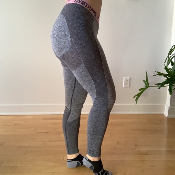 GYMSHARK grey leggings with pink waistband - Picture 5 of 6